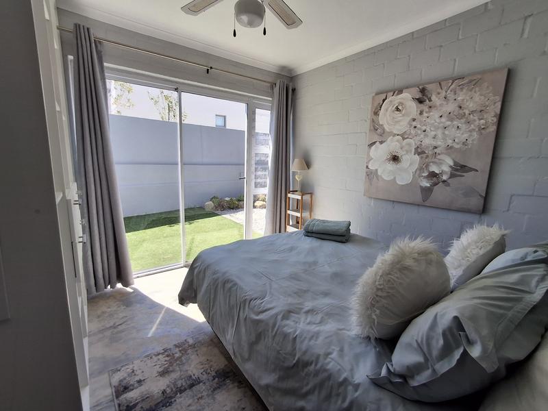 To Let 4 Bedroom Property for Rent in Britannia Bay Western Cape